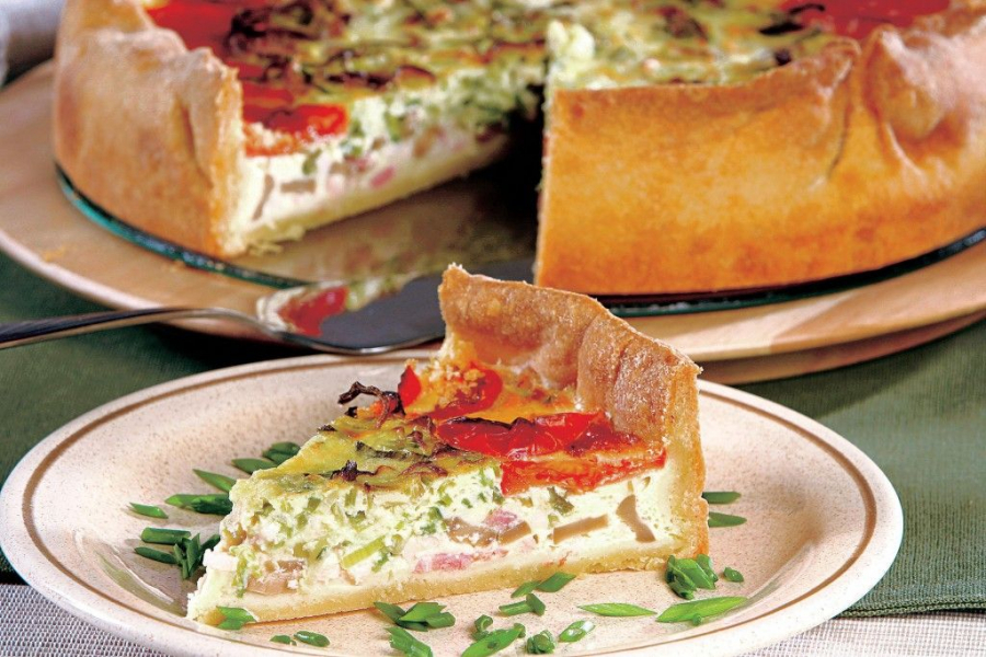 Tarta cu branza si legume