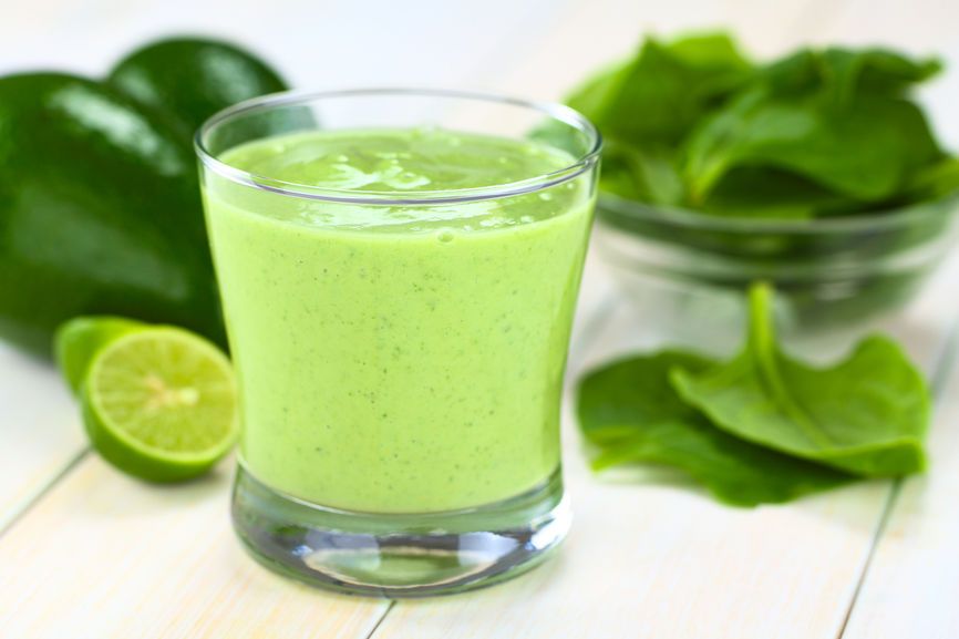 Smoothie de avocado, lime si spanac