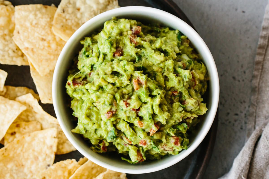 Guacamole - un bol de sanatate si culoare