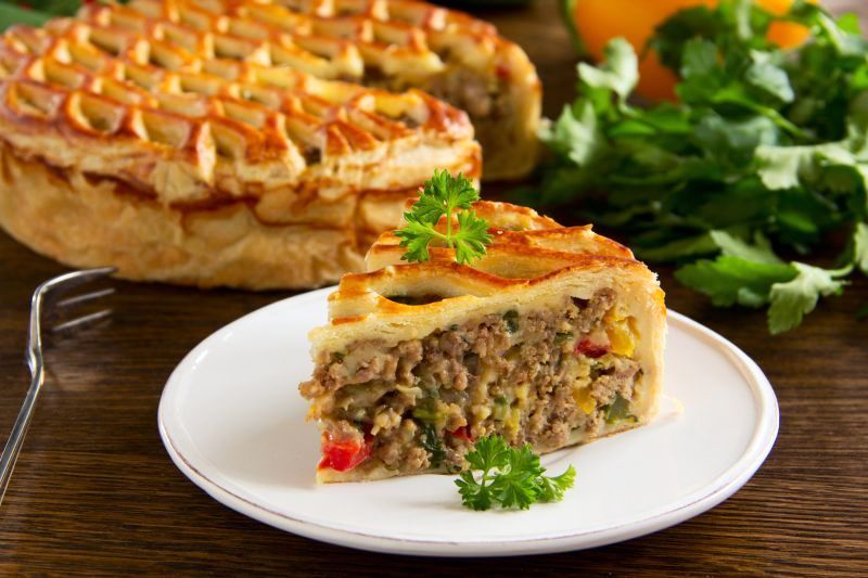 Placinta din carne de miel. O gustare delicioasa pentru masa de sarbatoare 
