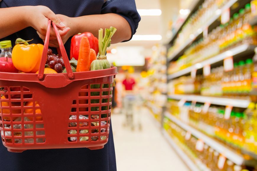 Solidaritate germana! Pe garduri vezi doar pungi cu alimente si mancare gatita