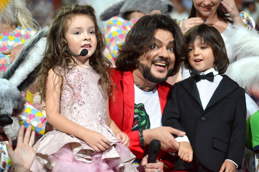 „Tata e ca Superman!” Cum a fost felicitat Filip Kirkorov de copiii lui cu ocazia zilei sale de nastere 