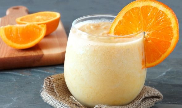 Smoothie de banane cu ananas si portocale