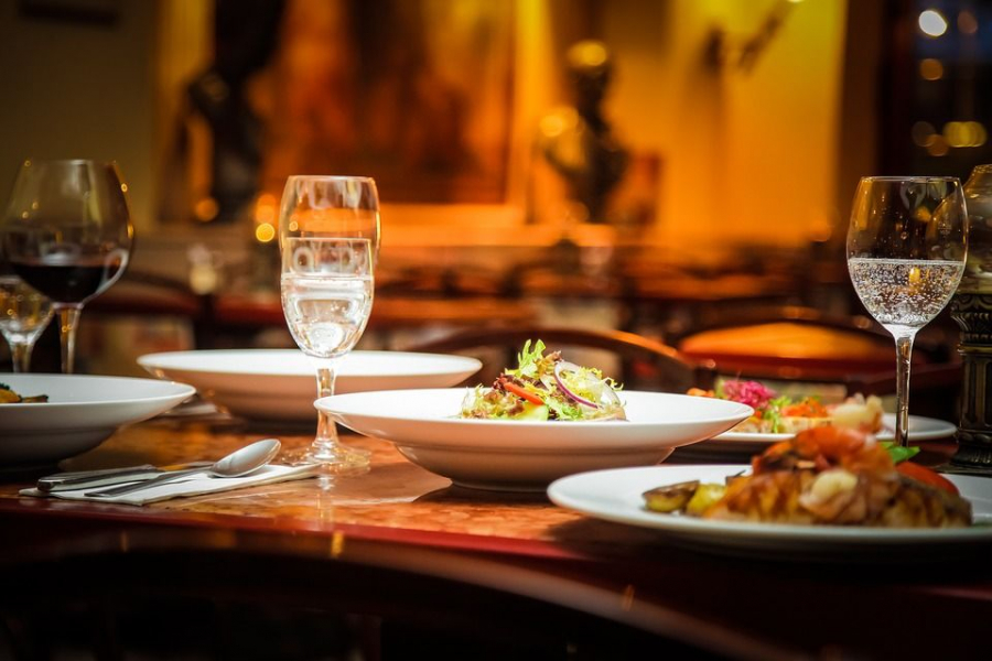 Care vor fi regulile dupa deschiderea restaurantelor, barurilor si a teraselor din Romania. Maximum 8 locuri la o masa