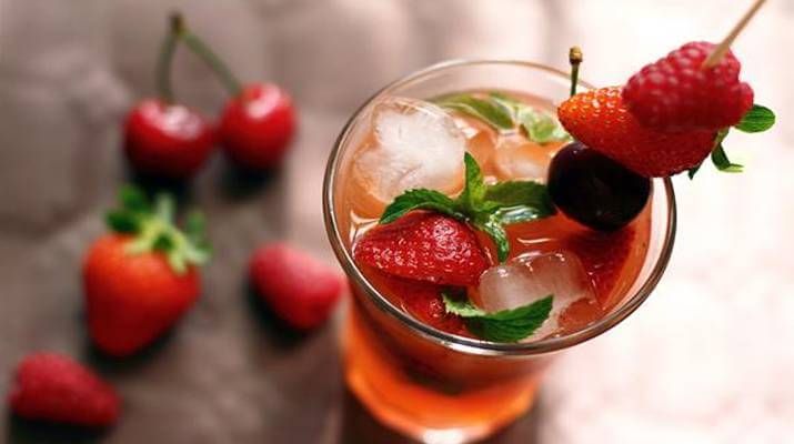 Da savoare zilei tale cu aceasta bautura delicioasa - mojito cu capsune