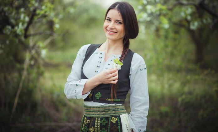 A lansat o piesa noua! Vezi cum suna cea mai recenta melodie a Stelei Botez