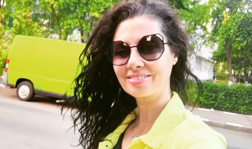 Denise Iacobescu este una dintre cele mai sexy bunicute. Mama Antoniei face furori la 52 de ani