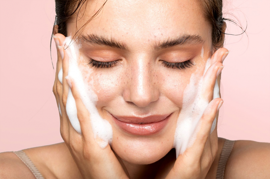 Cosmetice must-have in trusa ta de frumusete