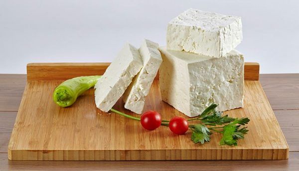 Branza de capra. Iata de ce nu trebuie sa lipseasca din bucataria ta