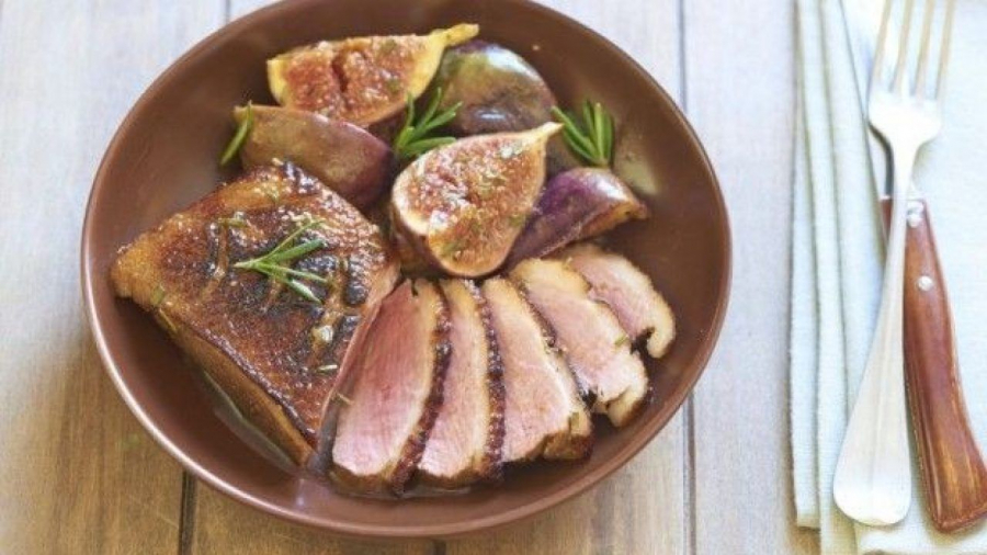 Rata cu smochine - un mod mai deosebit de a pregati acest fel de carne