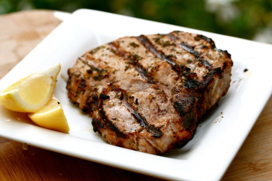 Gustos, delicios si aromat. Reteta speciala pentru ceafa de porc suculenta cu sos de afine
