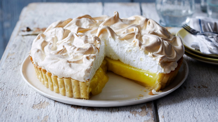 Indulceste-ti ziua cu tarta din piersici si bezea