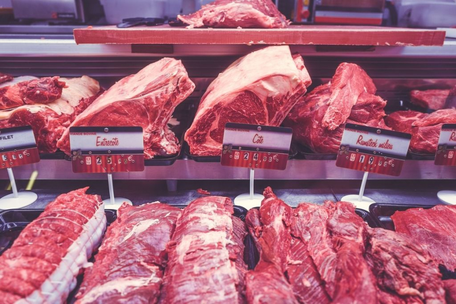 Coronavirus nu a trecut cu vederea nici producatorii de carne, lapte si vinificatorii. Vezi cum a afectat pandemia aceste sectoare