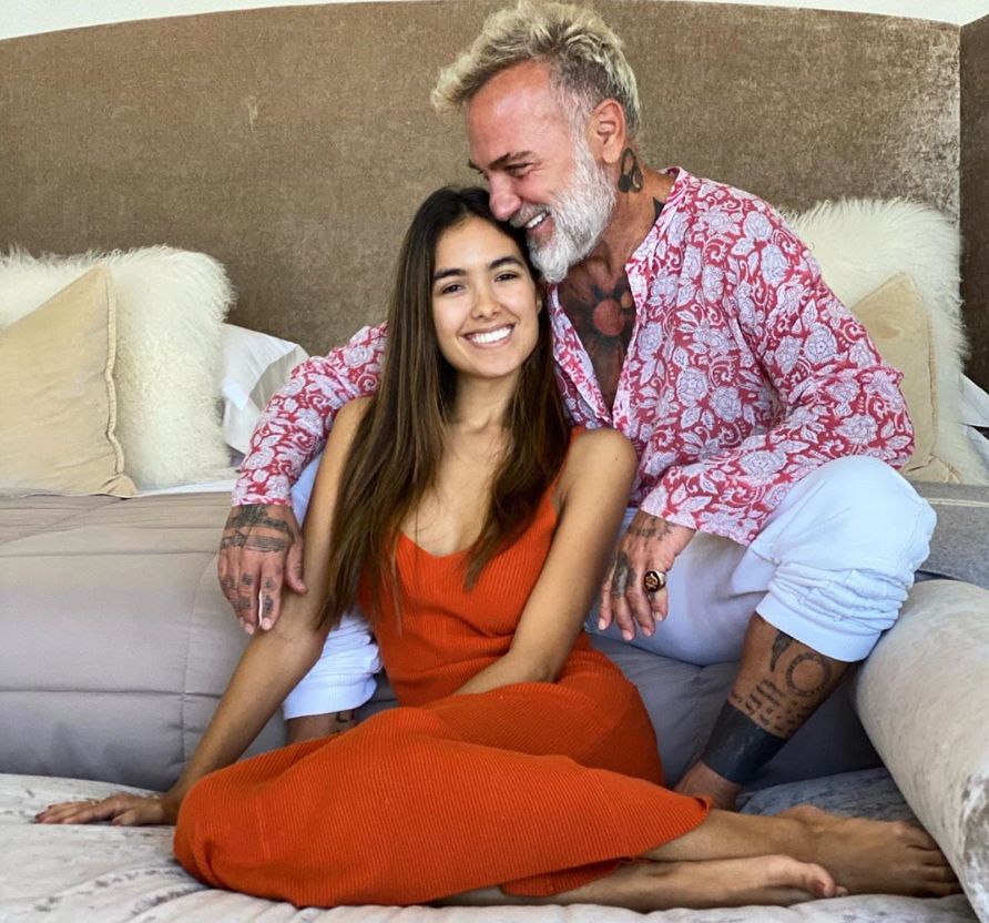 Iubita lui Gianluca Vacchi, in costum de baie cu cateva saptamani inainte sa nasca. Sharon Fonseca are o silueta de vis