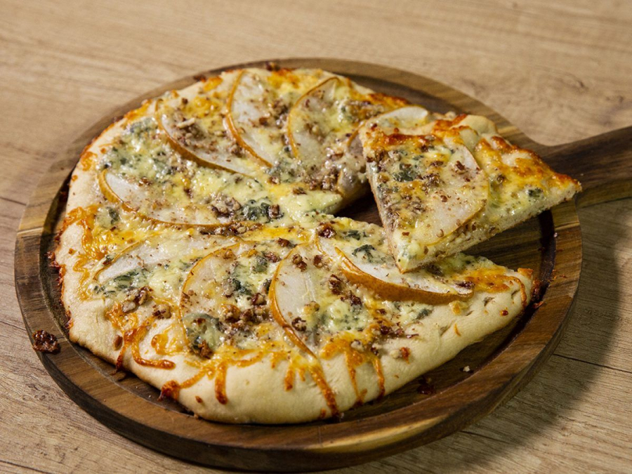 Mai deosebita decat cea clasica - pizza cu pere si branza cu mucegai