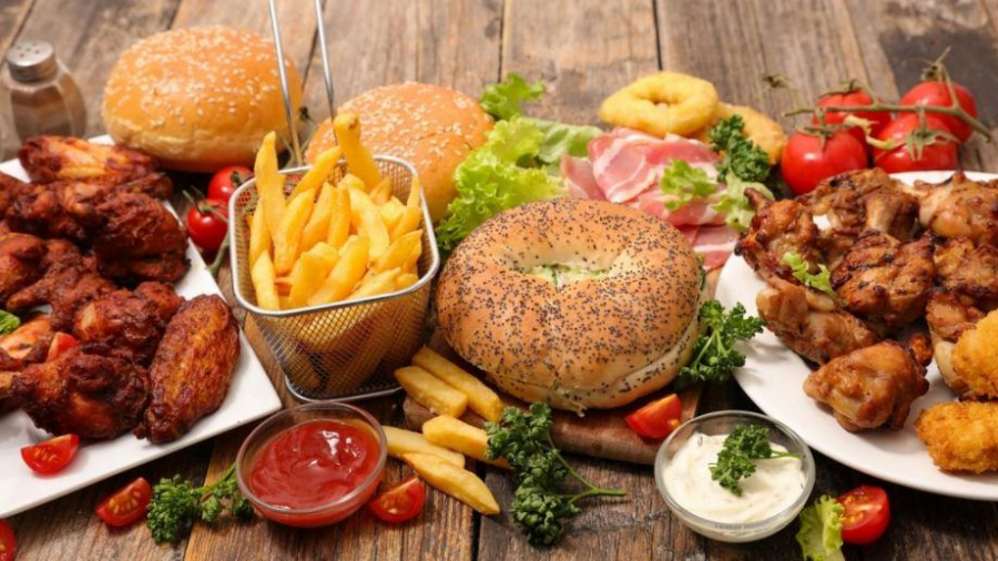  Motivele pentru care adoram mancarea fast-food. Culoarea si mirosul inflenteaza foarte mult 