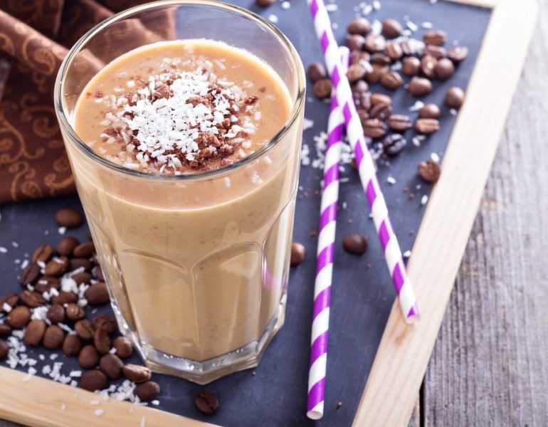 Frappe din cafea cu lapte de migdale