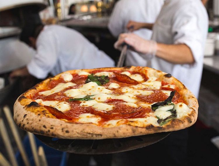 Iata cea mai scumpa pizza din lume. Doritorii trebuie sa o comande cu 48 de ore inainte