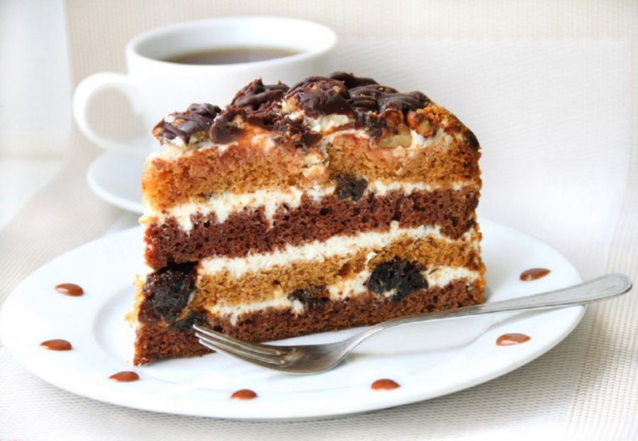 Tort cu prune uscate si whiskey  - o adevarata placere pentru papilele gustative
