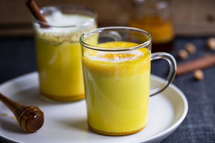 Turmeric latte cu piper negru pentru cei care adora cafeaua