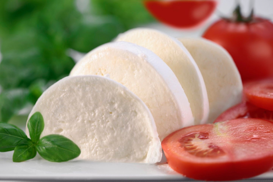 Pandemia de coronavirus afecteaza si productia de mozzarella. Vanzarile au scazut dramatic