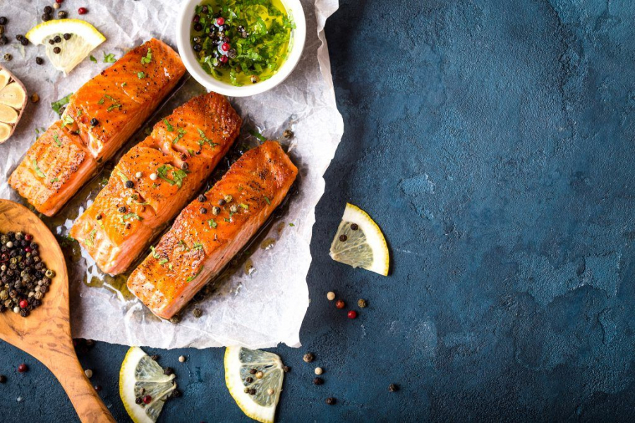 Somon cu taitei din zucchini si pesto de coriandru - o nebunie culinara