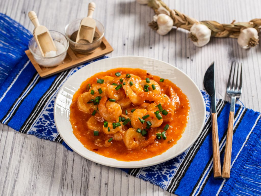 La pranz, delecteaza-te cu o tocana de creveti. Vezi reteta mai jos