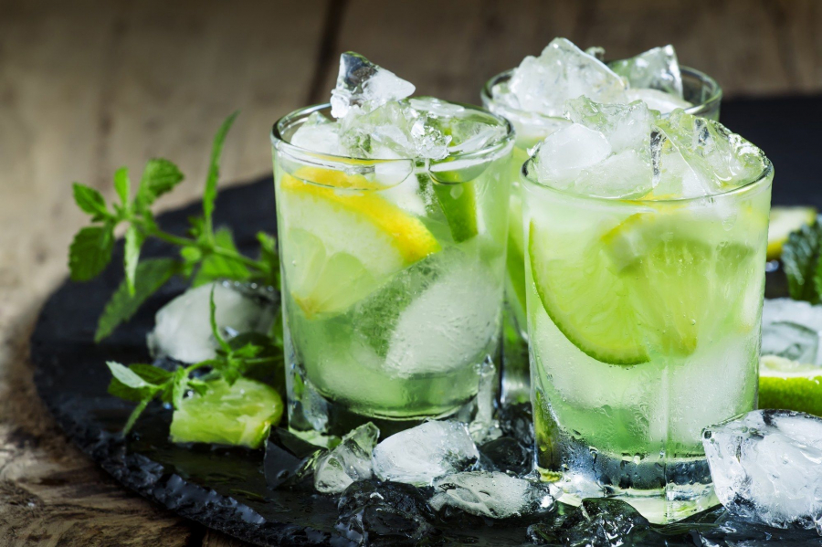 Este considerata bautura nationala a Braziliei. Cum sa faci o Caipirinha perfecta 