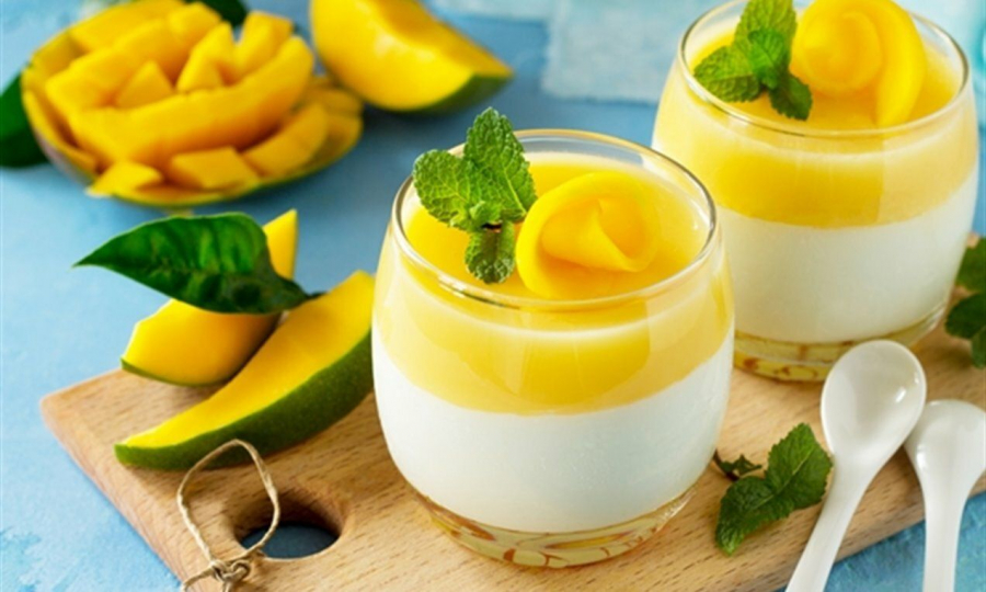 Zilele parca sunt mai frumoase atunci cand te rasfeti cu un desert. Incearca mousse cu mango si fistic