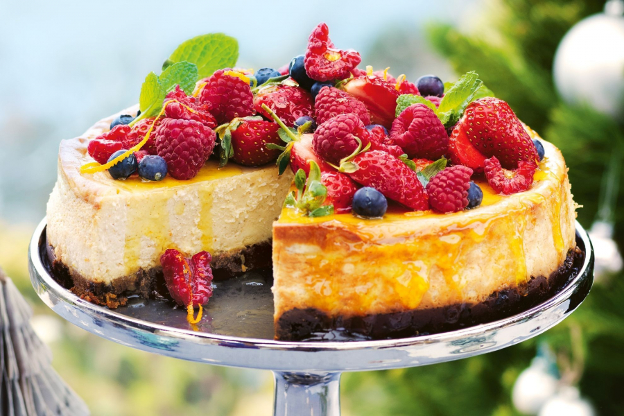 O noua reteta pentru cheesecake - cu fructe de padure si migdale