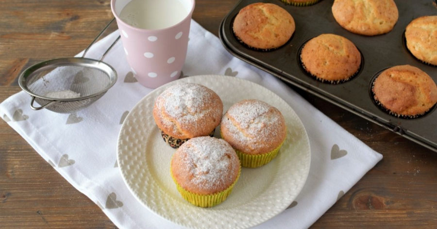 Indulceste-ti dimineata cu briose de migdale, cocos si ricotta