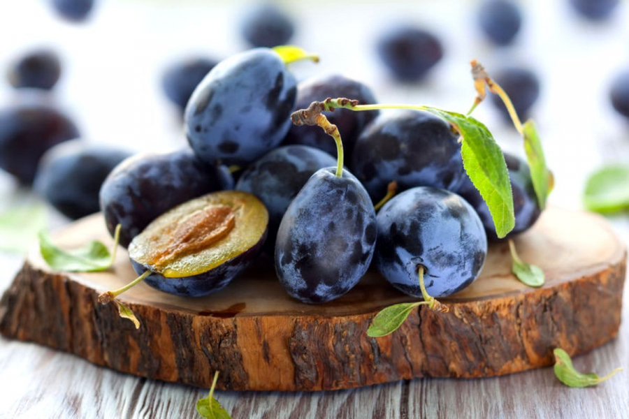 De ce este bine sa consumi prune - fructele vedeta ale toamnei
