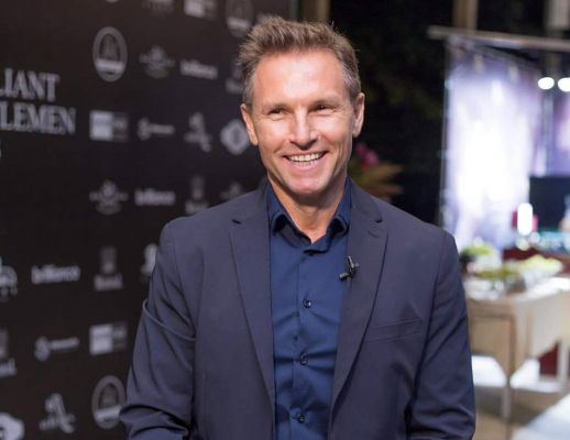 S-a refugiat in sport si lectii de dans online. Teodor Radulescu: „Am acumulat datorii, as merge sa fac eu ceva cu fortele mele... scoala de dans, care are rate neplatite, risca sa se inchida.”