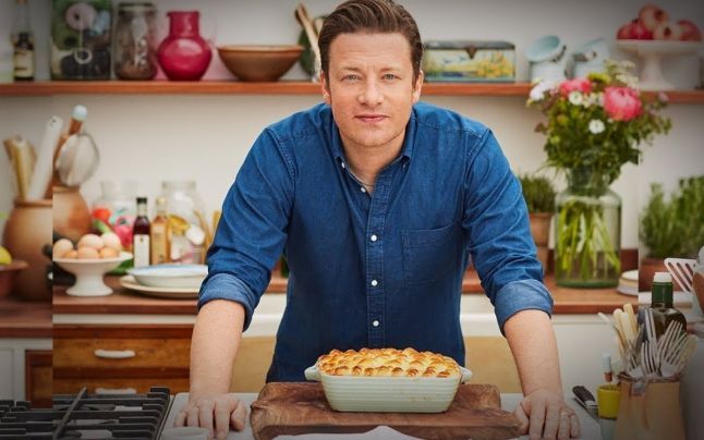 Prepara celebra placinta cu peste si cartofi a lui Jamie Oliver. Vezi reteta pas cu pas

