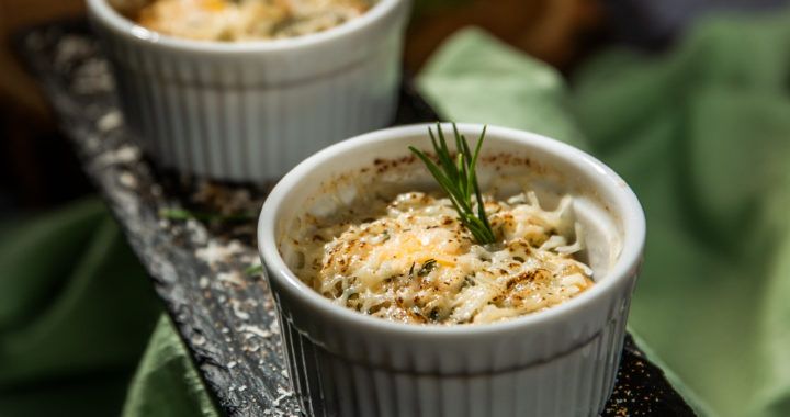 Micul dejun trebuie sa fie special! Incearca oua cu parmezan la cuptor