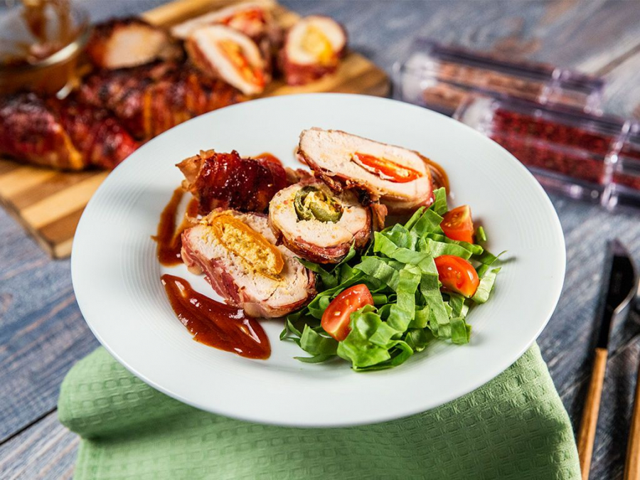 Inca nu te-ai decis ce sa pregatesti la pranz? Incearca piept de pui umplut cu ardei gras si crema de branza