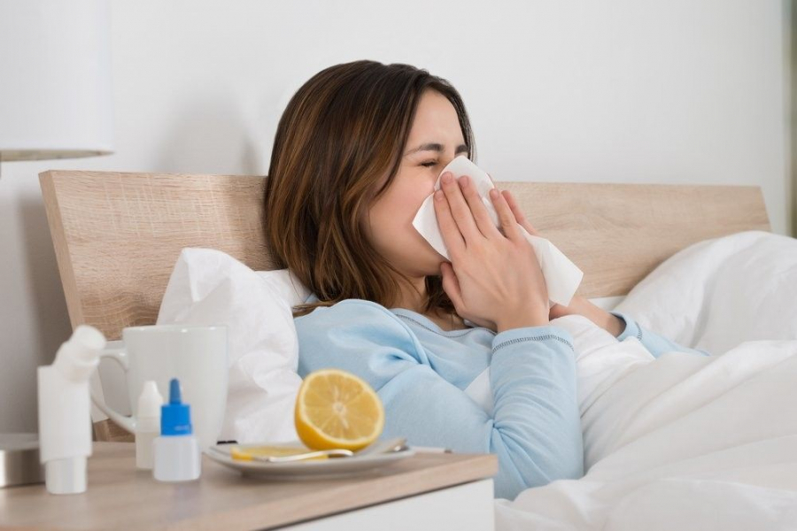 Care este diferenta dintre o viroza sezoniera si COVID-19? „Cand debutul e o subfebrilitate, stare generala de rau care decurge mai neobisnuit, cel mai probabil, este o infectie cu noul coronavirus...”
