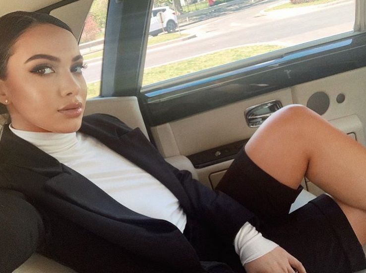 Betty Blue, sexy pe Instagram! S-a fotografiat cu un decolteu adanc si a atras toate privirile