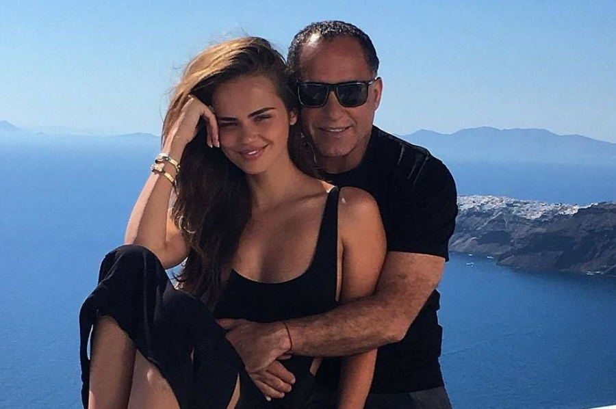 „Fara chiloti, dar cu palarie...” Xenia Deli a publicat o fotografie din dormitor