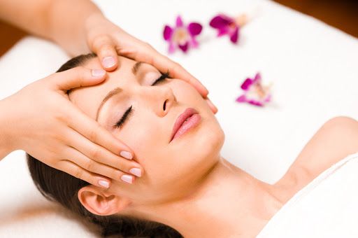 Masajul facial - un tratament non-invaziv cu rezultate imediate. Cosmetologul Daria Gorosenco: „Printre primele doamne, care au beneficiat de aceasta procedura a fost - Cleopatra.”