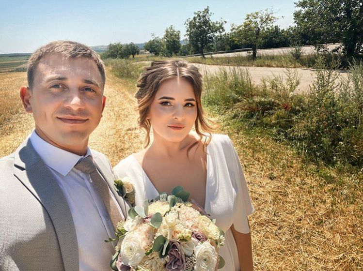 Interpreta Lia Taburcean va deveni mamica! Burtica de graviduta nu a mai putut fi ascunsa