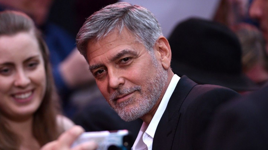 George Clooney - schimbare de look in cel mai recent film! Si-a lasat barba si s-a tuns scurt