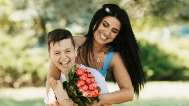 Ghici ce este in cutie! Provocarea la care a participat Svetlana Sainsus si fiul ei, Maxim, te va face sa zambesti