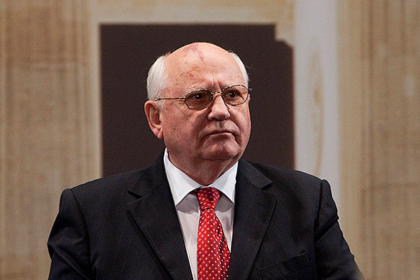 Mihail Gorbaciov, implicat intr-un accident de circulatie la Moscova! "Mergeam pe banda cu toate celelalte masini" - FOTO