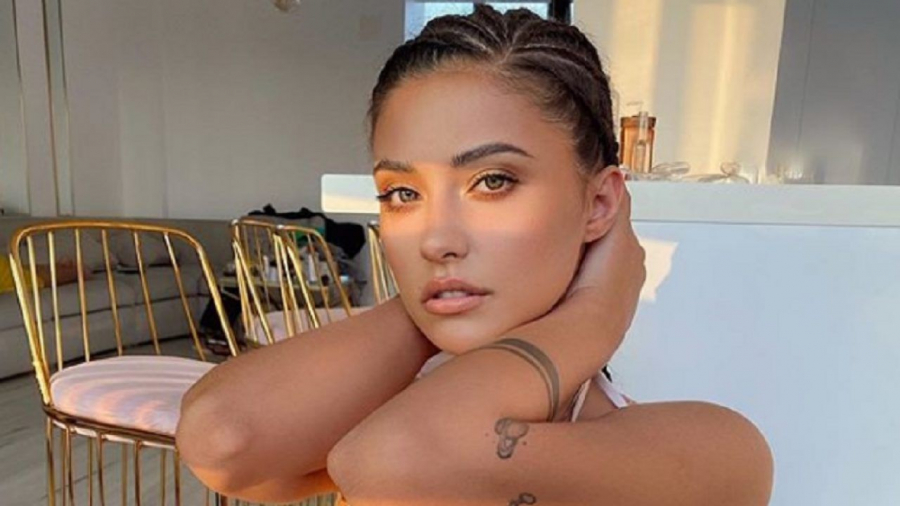 Peste 90.000 de like-uri pentru rochia aleasa de Antonia la inceput de an! Cum arata tinuta sexy
