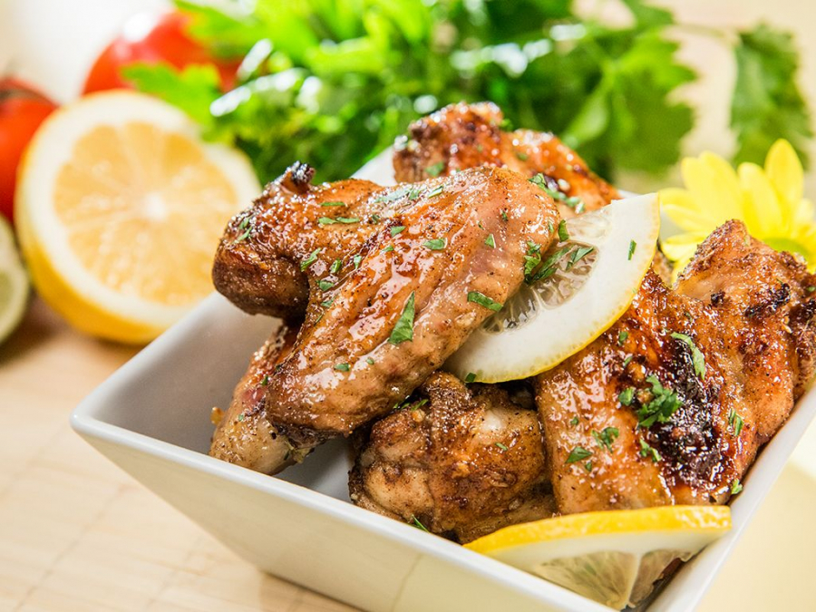 Aripioare de pui la cuptor cu lamaie - o gustare delicioasa