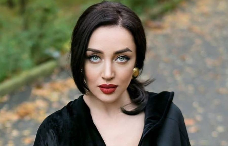 Teatrul pe care il conduce a produs o adevarata explozie in viata culturala din Moldova. Daniela Burlaca - o actrita fenomenala, regizor si un om de teatru complex
