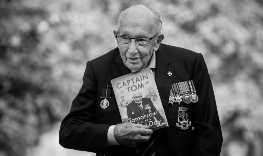 Supravietuitorul celui de-al Doilea Razboi Mondial, capitanul Tom Moore, imaginea sperantei in lupta cu COVID-19, a murit dupa ce s-a infectat cu coronavirus