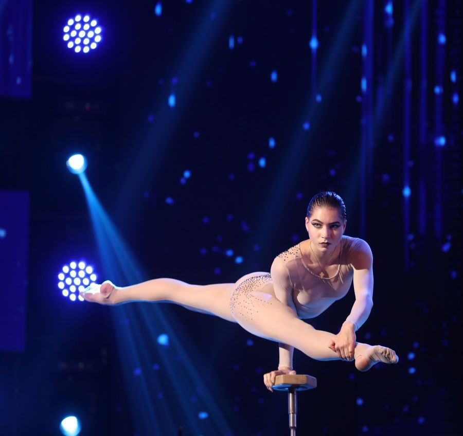 Viktoria Dziuba, o tanara din Kiev a dus contorsionismul la nivel de arta, intr-un moment fara greseala, la Romanii au Talent - VIDEO 