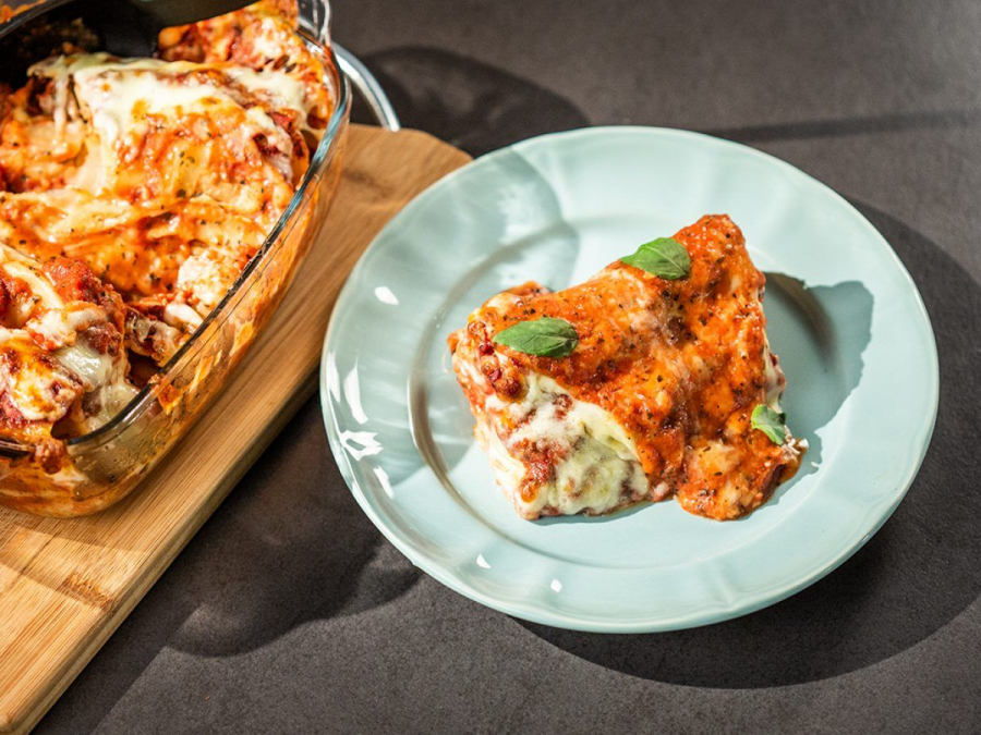 Cannelloni cu carne de porc si sos de rosii